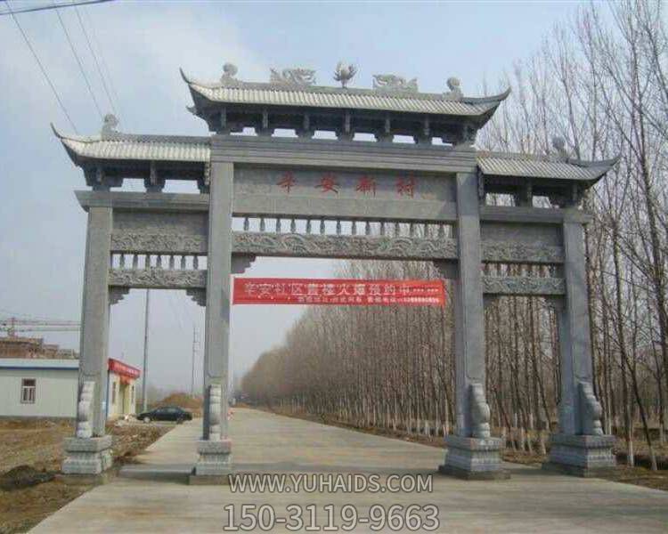三間四柱仿古牌樓，青石村口入村牌坊雕塑