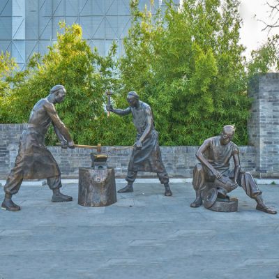 打鐵場景人物銅雕，鑄銅鑄造民俗生活人物情景雕塑