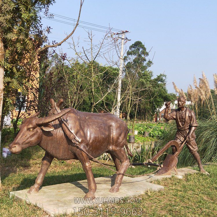 農(nóng)夫和耕牛耕地雕塑，農(nóng)耕主題場(chǎng)景雕塑