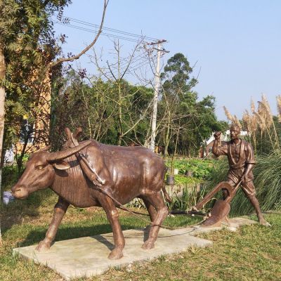 農(nóng)夫和耕牛耕地雕塑，農(nóng)耕主題場景雕塑