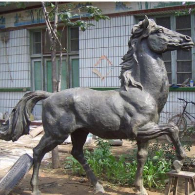 行走的馬兒，鑄銅動物馬雕塑