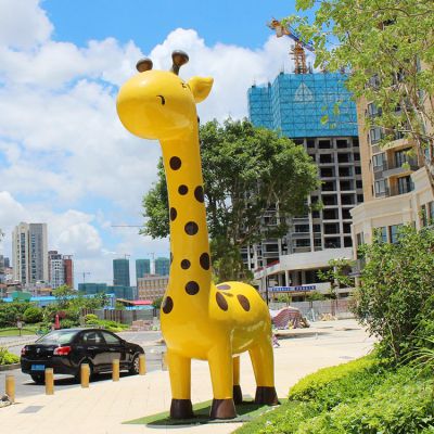 可愛的卡通長頸鹿，大型卡通動物景觀雕塑