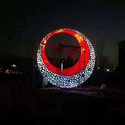 城市廣場不銹鋼鏤空?qǐng)A環(huán)雕塑亮化景觀擺件