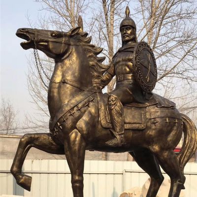 西方古代的騎馬士兵銅雕，手持盾牌騎馬身上的西方戰(zhàn)士