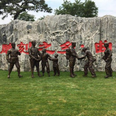 玻璃鋼仿銅人物，八路軍和鄉(xiāng)親握手的景觀擺件
