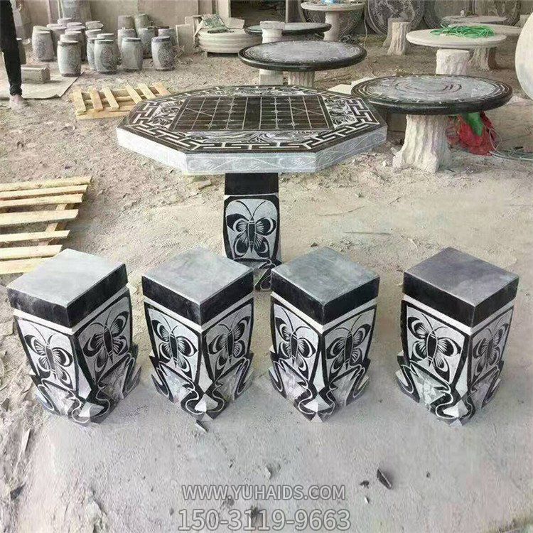 青石石桌凳，帶中國棋盤雕塑