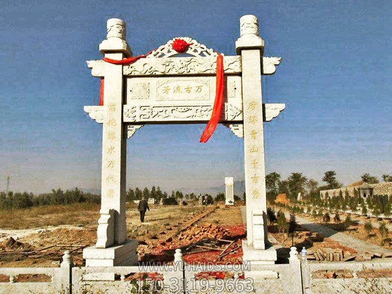 花崗巖單門(mén)簡(jiǎn)易墓地?cái)[放石牌坊雕塑