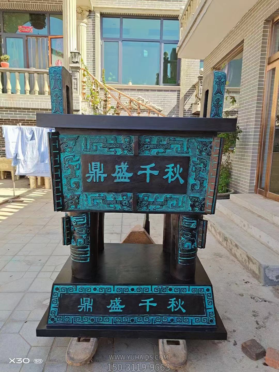 仿古青銅鼎，鼎盛千秋鑄銅方鼎雕塑