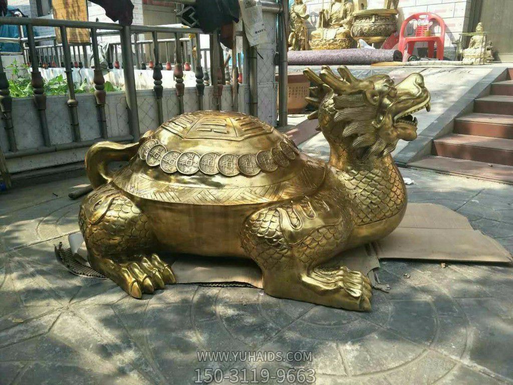 公園里擺放的金色的玻璃鋼創(chuàng)意龍龜?shù)袼?>
                                <h2>公園里擺放的金色的玻璃鋼創(chuàng)意龍龜?shù)袼?參數(shù)說(shuō)明</h2>
                                                                        <table>
                                      <tr>
                                        <th>產(chǎn)品標(biāo)題</th>
                                        <td>公園里擺放的金色的玻璃鋼創(chuàng)意龍龜?shù)袼?/td>
                                      </tr>
                                      <tr>
                                        <th>發(fā)布時(shí)間</th>
                                        <td>2023-06-07 15:09</td>
                                      </tr>
                                      <tr>
                                        <th>價(jià)格</th>
                                        <td><span>電話咨詢(xún)</td>
                                      </tr>
                                                                              <tr>
                                          <th>雕刻內(nèi)容</th>
                                          <td>龍、龍龜</td>
                                        </tr>
                                                                              <tr>
                                          <th>應(yīng)用場(chǎng)所</th>
                                          <td>公園</td>
                                        </tr>
                                                                              <tr>
                                          <th>制作材質(zhì)</th>
                                          <td>玻璃鋼</td>
                                        </tr>
                                                                          </table>
                                <h2>公園里擺放的金色的玻璃鋼創(chuàng)意龍龜?shù)袼?詳細(xì)說(shuō)明</h2>
                                <p>玉海雕塑是一家綜合性的雕塑公司，擁有多款公園里擺放的金色的玻璃鋼創(chuàng)意龍龜?shù)袼苣Ｐ?，可加工定制多種公園里擺放的金色的玻璃鋼創(chuàng)意龍龜?shù)袼?，支持材質(zhì)、樣式、風(fēng)格、尺寸大小等方面的調(diào)整修改定制。我們所加工制作的公園里擺放的金色的玻璃鋼創(chuàng)意龍龜?shù)袼苜|(zhì)優(yōu)價(jià)廉，遍布全國(guó)多個(gè)省市地區(qū)，想要了解更多案例圖片，請(qǐng)電話或微信咨詢(xún)。材質(zhì)、大小、樣式等都可以按需定制，還可根據(jù)您提供給的公園里擺放的金色的玻璃鋼創(chuàng)意龍龜?shù)袼軜訄D進(jìn)行制作！如有相關(guān)需求，歡迎致電（微信同號(hào)）：<span>150-3119-9663</span></p>
                                                                <div   class=
