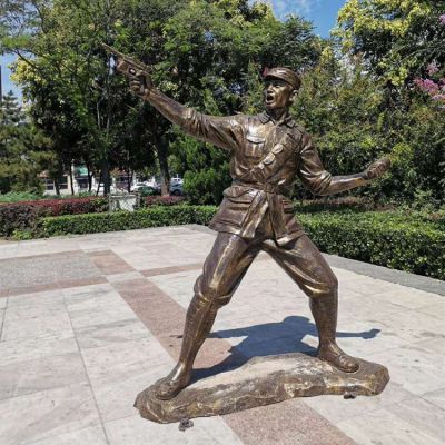 打仗的八路軍戰(zhàn)士，玻璃鋼仿銅人物像
