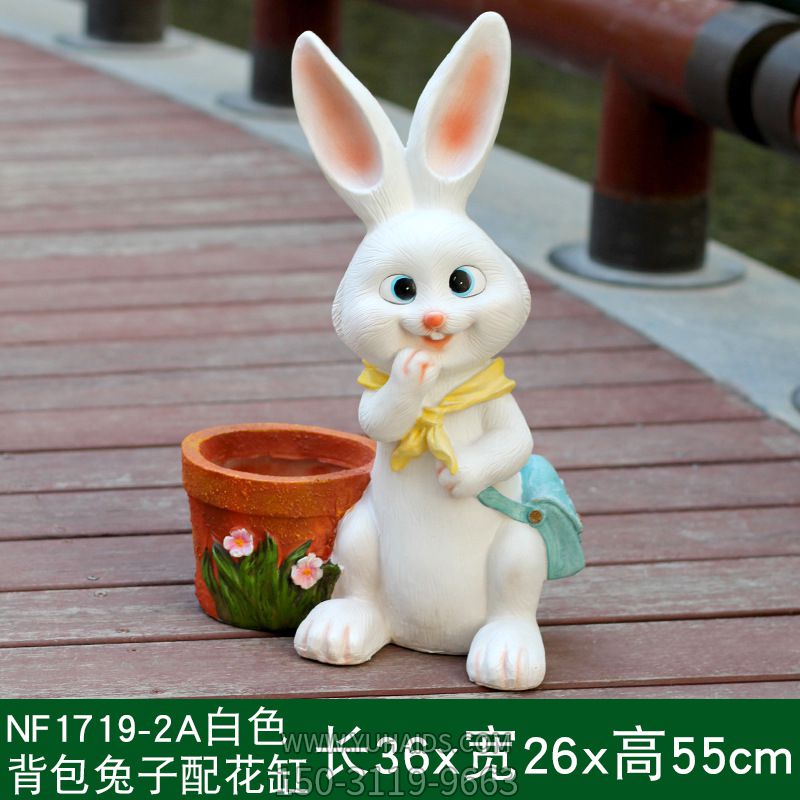 兒童樂(lè)園一只可愛的白色玻璃鋼兔子雕塑