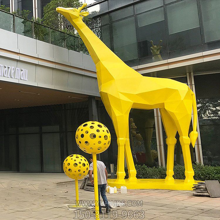 不銹鋼彩繪幾何抽象動(dòng)物商場(chǎng)大型長(zhǎng)頸鹿雕塑