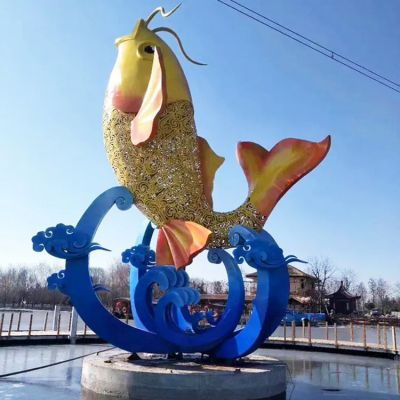 不銹鋼鯉魚(yú)雕塑，大型鯉魚(yú)躍水景觀雕塑