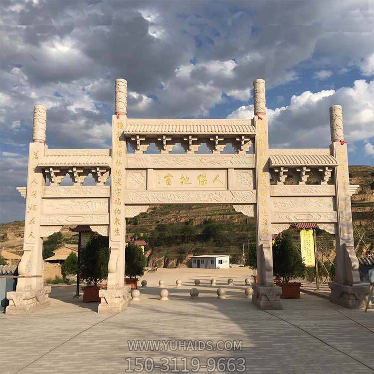 新農(nóng)村景區(qū)入口大型青石仿古三門(mén)牌樓雕塑