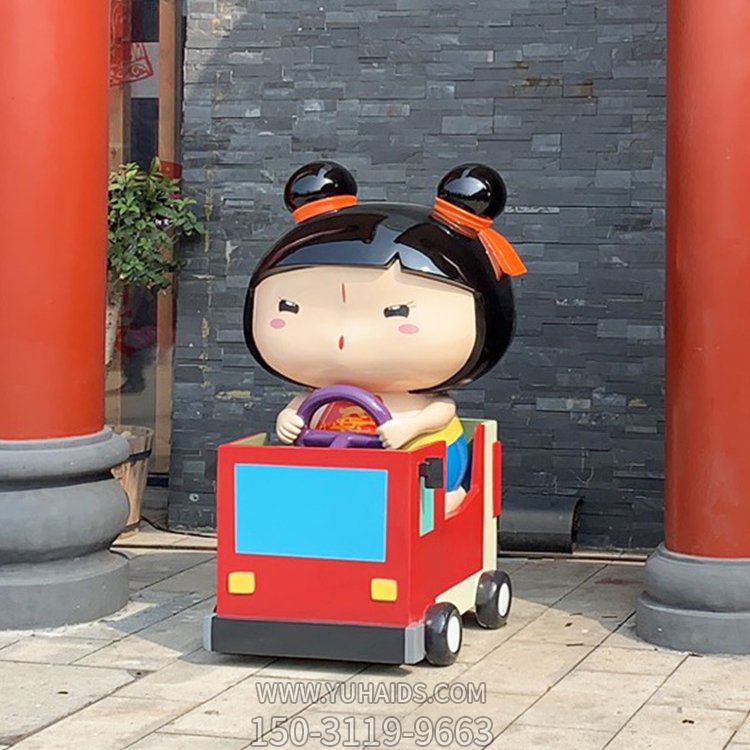 景點(diǎn)步行街?jǐn)[放玻璃鋼卡通兒童開(kāi)車(chē)人物雕塑