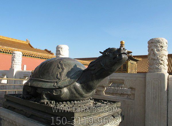 景區(qū)擺放的黑色的玻璃鋼創(chuàng)意龍龜?shù)袼?>
                                <h2>景區(qū)擺放的黑色的玻璃鋼創(chuàng)意龍龜?shù)袼?參數(shù)說(shuō)明</h2>
                                                                        <table>
                                      <tr>
                                        <th>產(chǎn)品標(biāo)題</th>
                                        <td>景區(qū)擺放的黑色的玻璃鋼創(chuàng)意龍龜?shù)袼?/td>
                                      </tr>
                                      <tr>
                                        <th>發(fā)布時(shí)間</th>
                                        <td>2023-06-07 19:16</td>
                                      </tr>
                                      <tr>
                                        <th>價(jià)格</th>
                                        <td><span>電話咨詢</td>
                                      </tr>
                                                                              <tr>
                                          <th>雕刻內(nèi)容</th>
                                          <td>龍、龍龜</td>
                                        </tr>
                                                                              <tr>
                                          <th>制作材質(zhì)</th>
                                          <td>玻璃鋼</td>
                                        </tr>
                                                                          </table>
                                <h2>景區(qū)擺放的黑色的玻璃鋼創(chuàng)意龍龜?shù)袼?詳細(xì)說(shuō)明</h2>
                                <p>玉海雕塑是一家綜合性的雕塑公司，擁有多款景區(qū)擺放的黑色的玻璃鋼創(chuàng)意龍龜?shù)袼苣Ｐ停杉庸ざㄖ贫喾N景區(qū)擺放的黑色的玻璃鋼創(chuàng)意龍龜?shù)袼?，支持材質(zhì)、樣式、風(fēng)格、尺寸大小等方面的調(diào)整修改定制。我們所加工制作的景區(qū)擺放的黑色的玻璃鋼創(chuàng)意龍龜?shù)袼苜|(zhì)優(yōu)價(jià)廉，遍布全國(guó)多個(gè)省市地區(qū)，想要了解更多案例圖片，請(qǐng)電話或微信咨詢。材質(zhì)、大小、樣式等都可以按需定制，還可根據(jù)您提供給的景區(qū)擺放的黑色的玻璃鋼創(chuàng)意龍龜?shù)袼軜訄D進(jìn)行制作！如有相關(guān)需求，歡迎致電（微信同號(hào)）：<span>150-3119-9663</span></p>
                                                                <div   class=