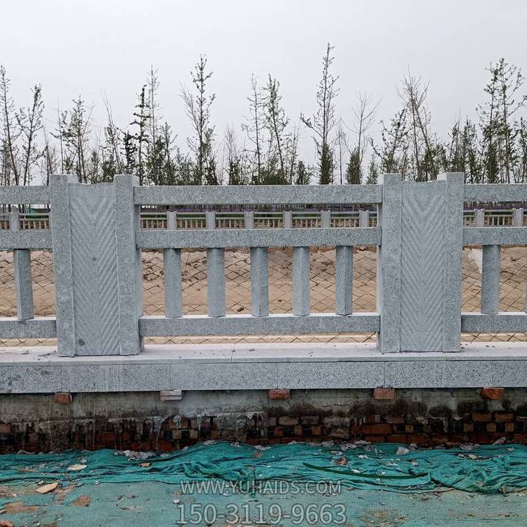 城市河道邊裝飾大理石雕刻防護(hù)欄桿；欄板雕塑