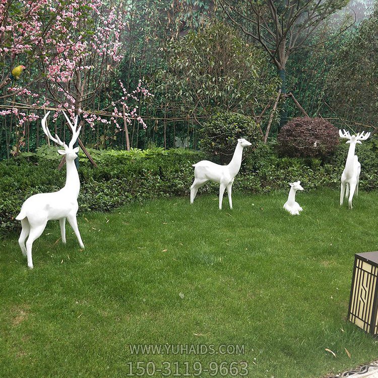 玻璃鋼白色鹿雕塑，小區(qū)園林草坪動物擺件