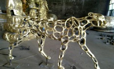 空心不銹鋼行走中的黃色金錢豹，科技創(chuàng)意雕塑