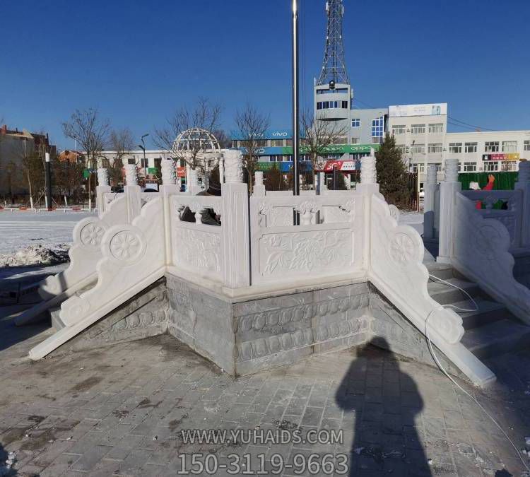 校園廣場擺放漢白玉雕刻升旗臺(tái)圍欄防護(hù)欄桿雕塑