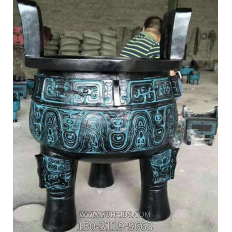 純銅鼎寺院戶外擺放圓形三足雙耳香爐頂?shù)袼?>
                                <h2>純銅鼎寺院戶外擺放圓形三足雙耳香爐頂?shù)袼?參數(shù)說明</h2>
                                                                        <table>
                                      <tr>
                                        <th>產(chǎn)品標(biāo)題</th>
                                        <td>純銅鼎寺院戶外擺放圓形三足雙耳香爐頂?shù)袼?/td>
                                      </tr>
                                      <tr>
                                        <th>發(fā)布時(shí)間</th>
                                        <td>2023-06-08 12:42</td>
                                      </tr>
                                      <tr>
                                        <th>價(jià)格</th>
                                        <td><span>電話咨詢</td>
                                      </tr>
                                                                              <tr>
                                          <th>雕刻內(nèi)容</th>
                                          <td>鼎、香爐</td>
                                        </tr>
                                                                          </table>
                                <h2>純銅鼎寺院戶外擺放圓形三足雙耳香爐頂?shù)袼?詳細(xì)說明</h2>
                                <p>玉海雕塑是一家綜合性的雕塑公司，擁有多款純銅鼎寺院戶外擺放圓形三足雙耳香爐頂?shù)袼苣Ｐ停杉庸ざㄖ贫喾N純銅鼎寺院戶外擺放圓形三足雙耳香爐頂?shù)袼埽С植馁|(zhì)、樣式、風(fēng)格、尺寸大小等方面的調(diào)整修改定制。我們所加工制作的純銅鼎寺院戶外擺放圓形三足雙耳香爐頂?shù)袼苜|(zhì)優(yōu)價(jià)廉，遍布全國多個(gè)省市地區(qū)，想要了解更多案例圖片，請電話或微信咨詢。材質(zhì)、大小、樣式等都可以按需定制，還可根據(jù)您提供給的純銅鼎寺院戶外擺放圓形三足雙耳香爐頂?shù)袼軜訄D進(jìn)行制作！如有相關(guān)需求，歡迎致電（微信同號(hào)）：<span>150-3119-9663</span></p>
                                                                <div   class=