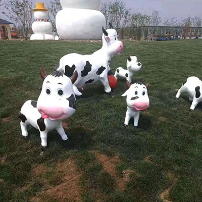 玻璃鋼卡通戶(hù)外園林景觀(guān)小奶牛雕塑