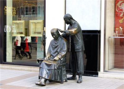 理發(fā)人物雕塑，步行街鑄銅園林景觀人物雕塑情景小品
