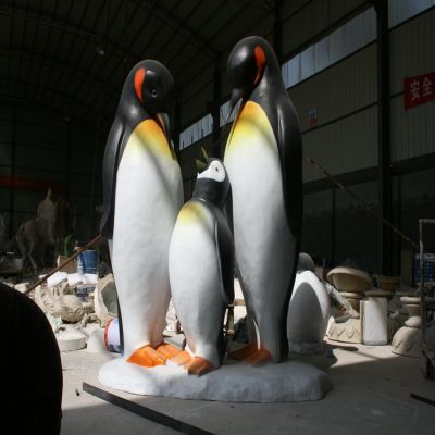 大型玻璃鋼仿真企鵝，一家三口企鵝雕塑